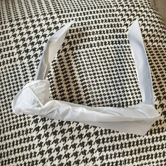 New Quay By The Way Black Frame Smoke Lens Sunglasses With Case - Picture 4 of 11